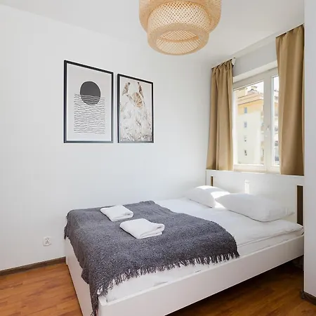 Shortstaypoland Tomcia Palucha B118 * Varsó