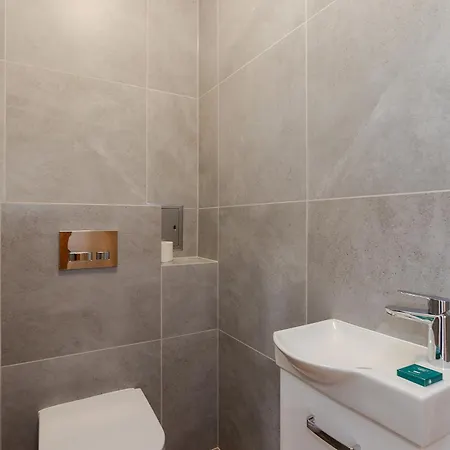 Shortstaypoland Tomcia Palucha B118 * Varsó